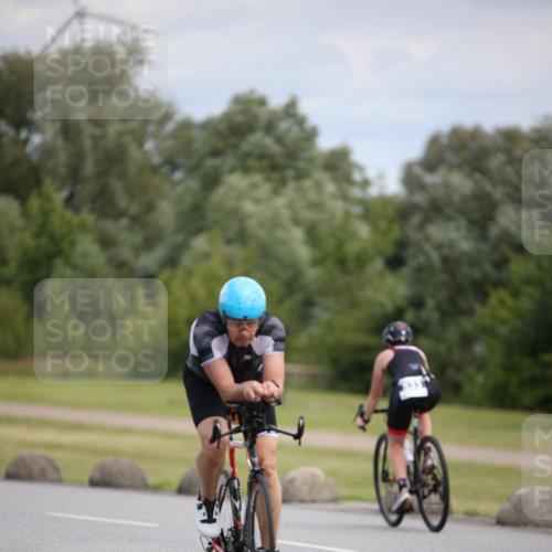 16.06.2024 - 26. Vierlanden-Triathlon Jannik Wohlers http://msf.ph/oto/6285448 16.06.2024 11:28:45 Radfahren 90, 501, 533, 575 meine-sportfotos.de