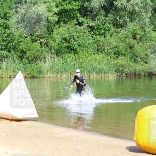 16.06.2024 - 26. Vierlanden-Triathlon Strokosch-Dieckow http://msf.ph/oto/6285524 16.06.2024 09:32:10 Schwimmen 62, 62 meine-sportfotos.de