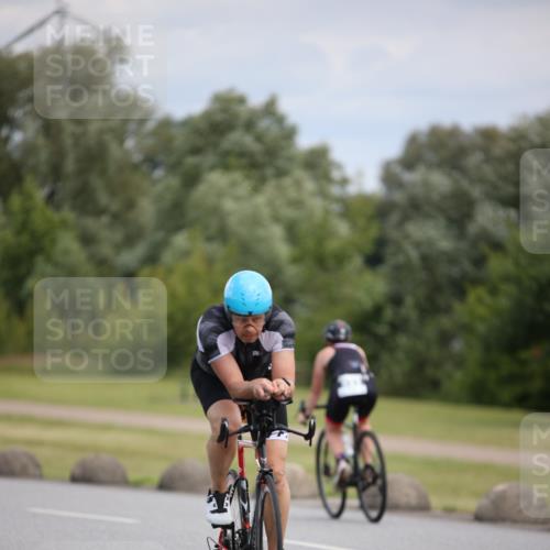 16.06.2024 - 26. Vierlanden-Triathlon Jannik Wohlers http://msf.ph/oto/6285528 16.06.2024 11:28:45 Radfahren 90, 501, 533, 575 meine-sportfotos.de