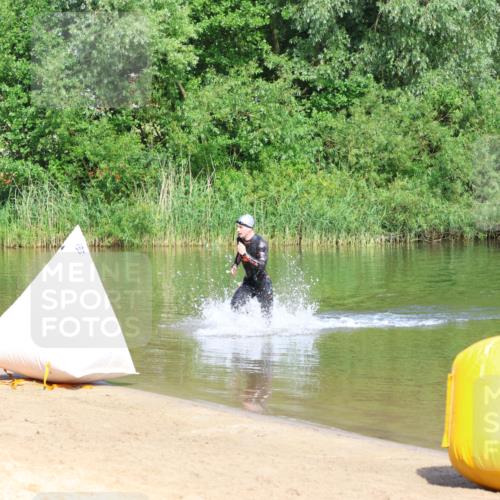 16.06.2024 - 26. Vierlanden-Triathlon Strokosch-Dieckow http://msf.ph/oto/6285581 16.06.2024 09:32:10 Schwimmen 62, 62 meine-sportfotos.de