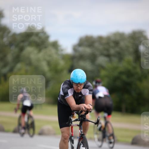 16.06.2024 - 26. Vierlanden-Triathlon Jannik Wohlers http://msf.ph/oto/6285587 16.06.2024 11:28:46 Radfahren 90, 501, 533, 575 meine-sportfotos.de