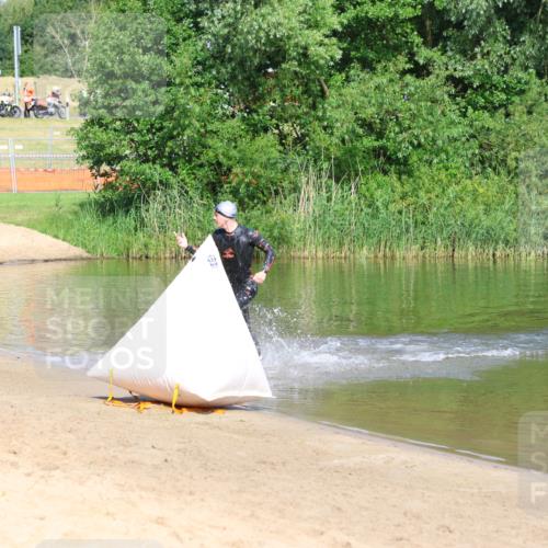 16.06.2024 - 26. Vierlanden-Triathlon Strokosch-Dieckow http://msf.ph/oto/6285909 16.06.2024 09:32:11 Schwimmen 62, 62 meine-sportfotos.de