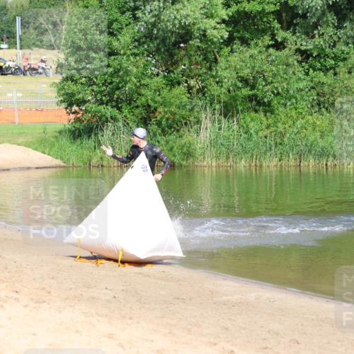 16.06.2024 - 26. Vierlanden-Triathlon Strokosch-Dieckow http://msf.ph/oto/6286012 16.06.2024 09:32:11 Schwimmen 62, 62 meine-sportfotos.de