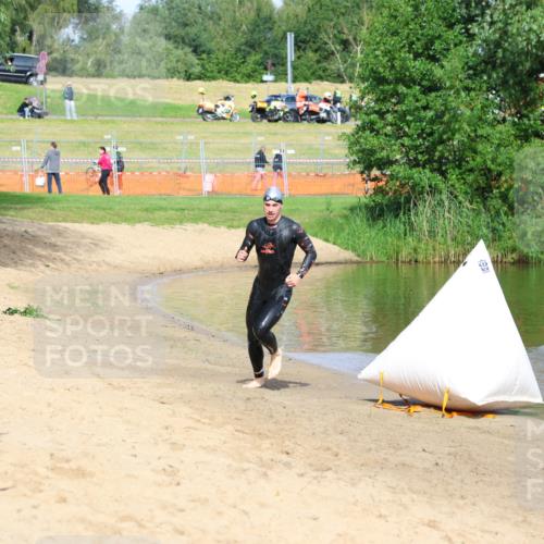 16.06.2024 - 26. Vierlanden-Triathlon Strokosch-Dieckow http://msf.ph/oto/6286080 16.06.2024 09:32:13 Schwimmen 62, 62 meine-sportfotos.de