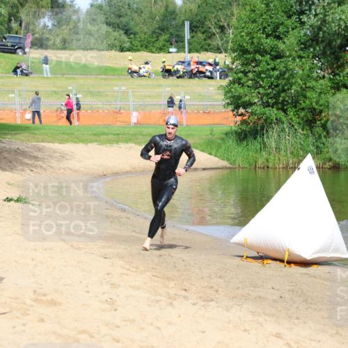 16.06.2024 - 26. Vierlanden-Triathlon Strokosch-Dieckow http://msf.ph/oto/6286162 16.06.2024 09:32:13 Schwimmen 62, 62 meine-sportfotos.de