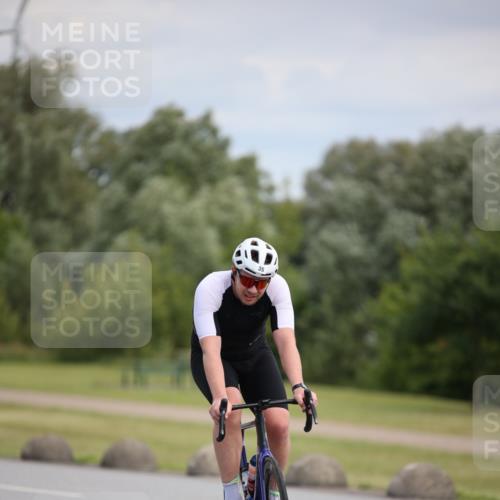 16.06.2024 - 26. Vierlanden-Triathlon Jannik Wohlers http://msf.ph/oto/6286383 16.06.2024 11:29:03 Radfahren 35, 102, 343, 605 meine-sportfotos.de