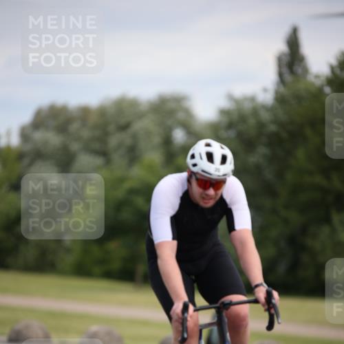 16.06.2024 - 26. Vierlanden-Triathlon Jannik Wohlers http://msf.ph/oto/6286460 16.06.2024 11:29:04 Radfahren 35, 102, 343, 588, 605 meine-sportfotos.de