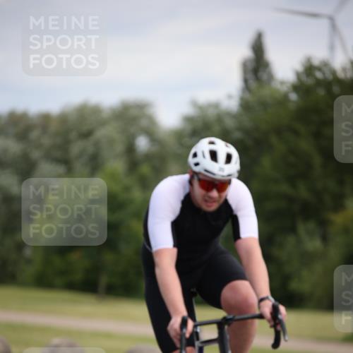 16.06.2024 - 26. Vierlanden-Triathlon Jannik Wohlers http://msf.ph/oto/6286469 16.06.2024 11:29:04 Radfahren 35, 102, 343, 588, 605 meine-sportfotos.de