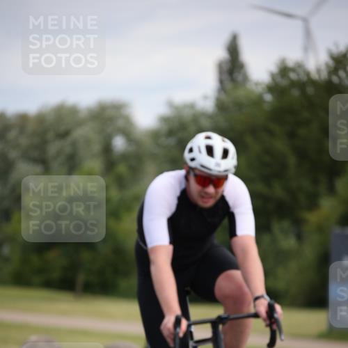 16.06.2024 - 26. Vierlanden-Triathlon Jannik Wohlers http://msf.ph/oto/6286472 16.06.2024 11:29:04 Radfahren 35, 102, 343, 588, 605 meine-sportfotos.de