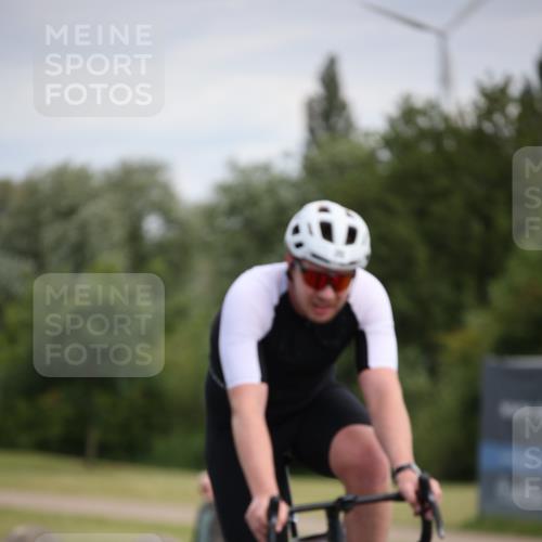 16.06.2024 - 26. Vierlanden-Triathlon Jannik Wohlers http://msf.ph/oto/6286477 16.06.2024 11:29:04 Radfahren 35, 102, 343, 588, 605 meine-sportfotos.de