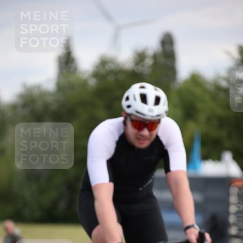16.06.2024 - 26. Vierlanden-Triathlon Jannik Wohlers http://msf.ph/oto/6286521 16.06.2024 11:29:04 Radfahren 35, 102, 343, 588, 605 meine-sportfotos.de