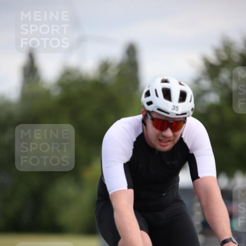 16.06.2024 - 26. Vierlanden-Triathlon Jannik Wohlers http://msf.ph/oto/6286546 16.06.2024 11:29:04 Radfahren 35, 102, 343, 588, 605 meine-sportfotos.de