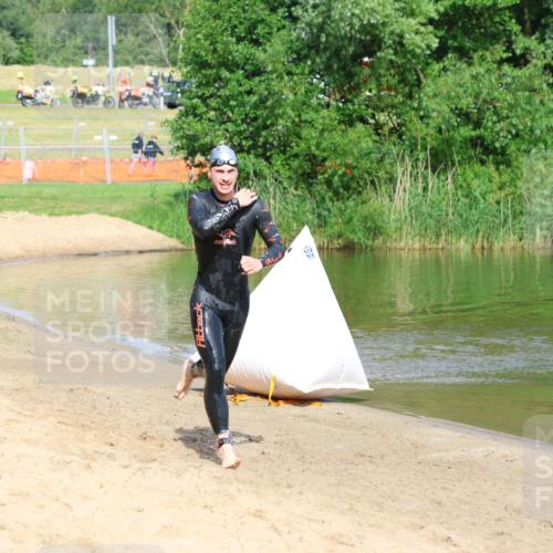 16.06.2024 - 26. Vierlanden-Triathlon Strokosch-Dieckow http://msf.ph/oto/6286548 16.06.2024 09:32:14 Schwimmen 62, 62 meine-sportfotos.de