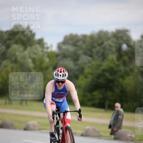 16.06.2024 - 26. Vierlanden-Triathlon Jannik Wohlers http://msf.ph/oto/6286598 16.06.2024 11:29:07 Radfahren 35, 102, 238, 588, 605 meine-sportfotos.de