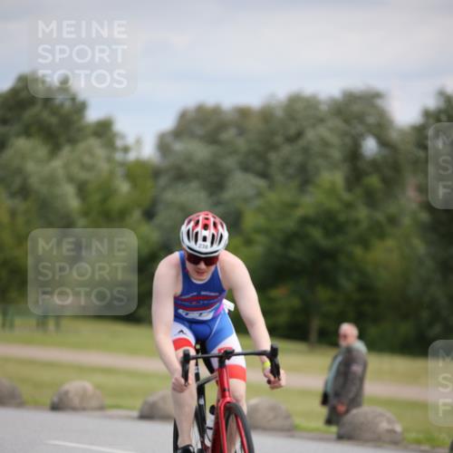 16.06.2024 - 26. Vierlanden-Triathlon Jannik Wohlers http://msf.ph/oto/6286616 16.06.2024 11:29:07 Radfahren 35, 102, 238, 588, 605 meine-sportfotos.de