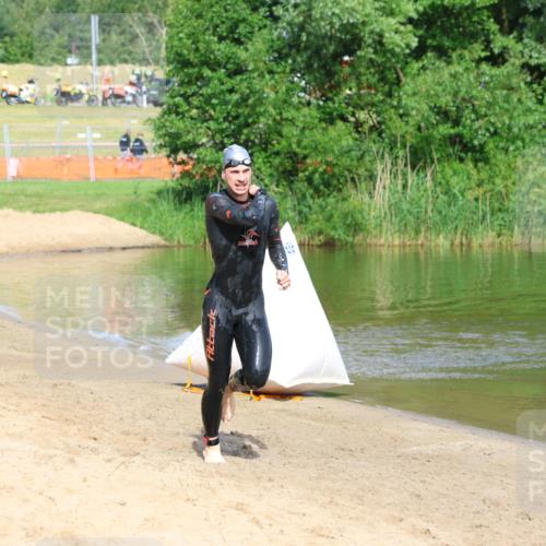 16.06.2024 - 26. Vierlanden-Triathlon Strokosch-Dieckow http://msf.ph/oto/6286620 16.06.2024 09:32:14 Schwimmen 62, 62 meine-sportfotos.de