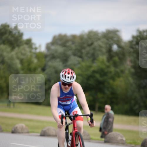 16.06.2024 - 26. Vierlanden-Triathlon Jannik Wohlers http://msf.ph/oto/6286689 16.06.2024 11:29:07 Radfahren 35, 102, 238, 588, 605 meine-sportfotos.de