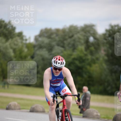 16.06.2024 - 26. Vierlanden-Triathlon Jannik Wohlers http://msf.ph/oto/6286700 16.06.2024 11:29:07 Radfahren 35, 102, 238, 588, 605 meine-sportfotos.de
