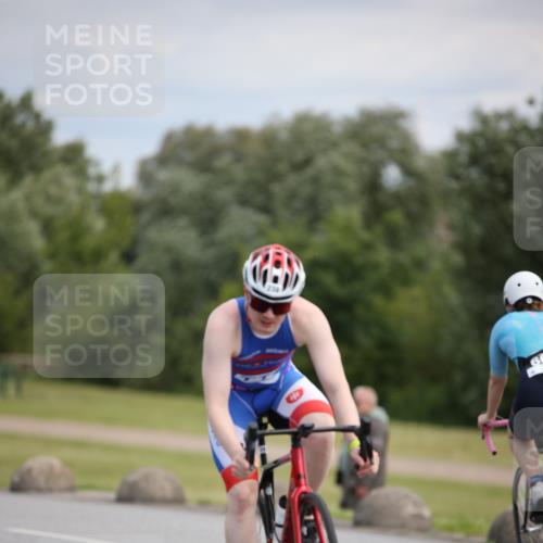 16.06.2024 - 26. Vierlanden-Triathlon Jannik Wohlers http://msf.ph/oto/6286709 16.06.2024 11:29:07 Radfahren 35, 102, 238, 588, 605 meine-sportfotos.de