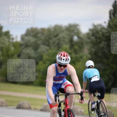 16.06.2024 - 26. Vierlanden-Triathlon Jannik Wohlers http://msf.ph/oto/6286726 16.06.2024 11:29:07 Radfahren 35, 102, 238, 588, 605 meine-sportfotos.de