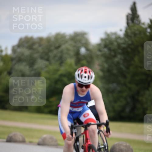 16.06.2024 - 26. Vierlanden-Triathlon Jannik Wohlers http://msf.ph/oto/6286744 16.06.2024 11:29:07 Radfahren 35, 102, 238, 588, 605 meine-sportfotos.de