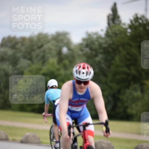 16.06.2024 - 26. Vierlanden-Triathlon Jannik Wohlers http://msf.ph/oto/6286761 16.06.2024 11:29:07 Radfahren 35, 102, 238, 588, 605 meine-sportfotos.de