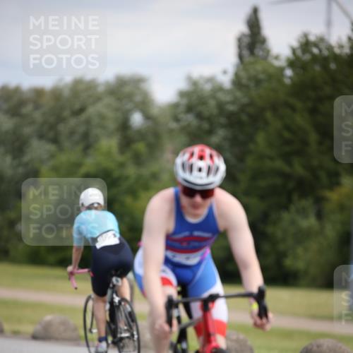 16.06.2024 - 26. Vierlanden-Triathlon Jannik Wohlers http://msf.ph/oto/6286765 16.06.2024 11:29:08 Radfahren 35, 102, 238, 588, 605 meine-sportfotos.de