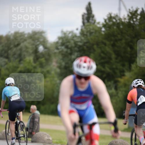 16.06.2024 - 26. Vierlanden-Triathlon Jannik Wohlers http://msf.ph/oto/6286782 16.06.2024 11:29:08 Radfahren 35, 102, 238, 588, 605 meine-sportfotos.de