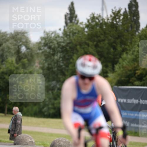 16.06.2024 - 26. Vierlanden-Triathlon Jannik Wohlers http://msf.ph/oto/6286802 16.06.2024 11:29:08 Radfahren 35, 102, 238, 588, 605 meine-sportfotos.de
