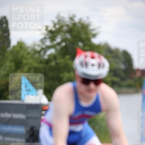 16.06.2024 - 26. Vierlanden-Triathlon Jannik Wohlers http://msf.ph/oto/6286884 16.06.2024 11:29:08 Radfahren 35, 102, 238, 588, 605 meine-sportfotos.de