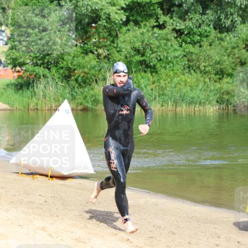 16.06.2024 - 26. Vierlanden-Triathlon Strokosch-Dieckow http://msf.ph/oto/6286900 16.06.2024 09:32:15 Schwimmen 62, 62 meine-sportfotos.de