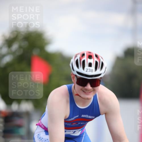 16.06.2024 - 26. Vierlanden-Triathlon Jannik Wohlers http://msf.ph/oto/6286902 16.06.2024 11:29:08 Radfahren 35, 102, 238, 588, 605 meine-sportfotos.de