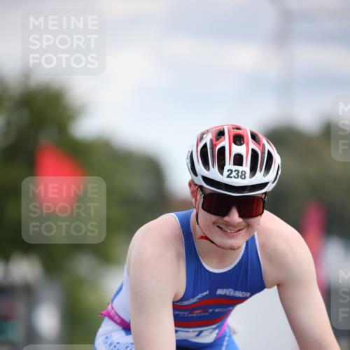 16.06.2024 - 26. Vierlanden-Triathlon Jannik Wohlers http://msf.ph/oto/6286913 16.06.2024 11:29:08 Radfahren 35, 102, 238, 588, 605 meine-sportfotos.de