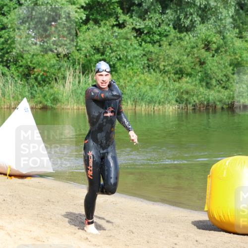 16.06.2024 - 26. Vierlanden-Triathlon Strokosch-Dieckow http://msf.ph/oto/6287001 16.06.2024 09:32:15 Schwimmen 62, 62 meine-sportfotos.de
