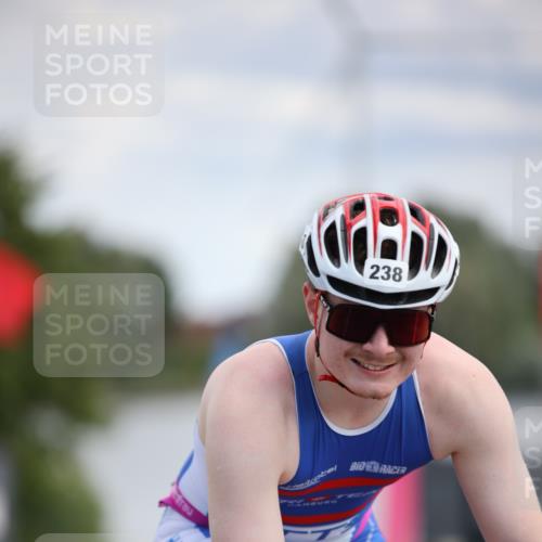 16.06.2024 - 26. Vierlanden-Triathlon Jannik Wohlers http://msf.ph/oto/6287006 16.06.2024 11:29:08 Radfahren 35, 102, 238, 588, 605 meine-sportfotos.de