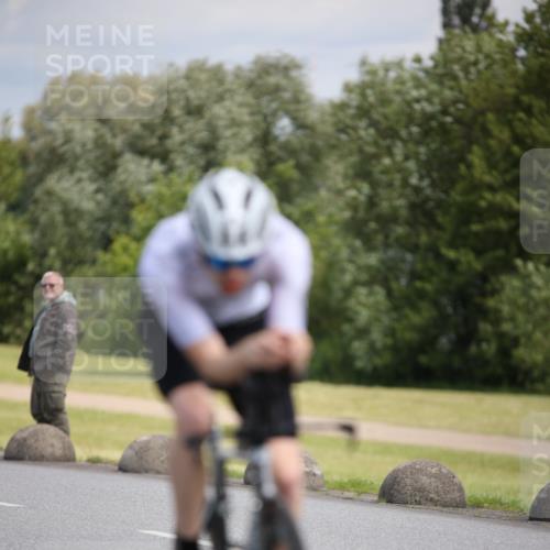 16.06.2024 - 26. Vierlanden-Triathlon Jannik Wohlers http://msf.ph/oto/6287964 16.06.2024 11:29:43 Radfahren 82, 97, 122, 272, 476 meine-sportfotos.de