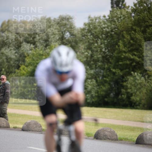16.06.2024 - 26. Vierlanden-Triathlon Jannik Wohlers http://msf.ph/oto/6287969 16.06.2024 11:29:43 Radfahren 82, 97, 122, 272, 476 meine-sportfotos.de