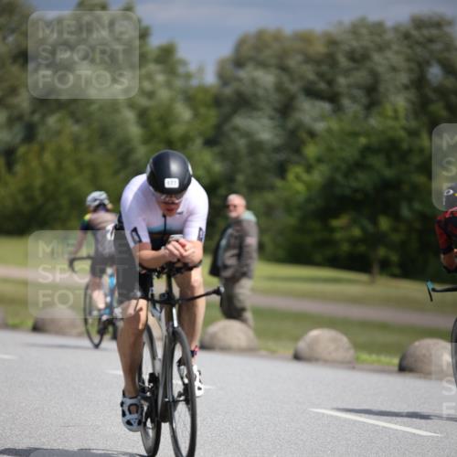 16.06.2024 - 26. Vierlanden-Triathlon Jannik Wohlers http://msf.ph/oto/6288079 16.06.2024 11:29:47 Radfahren 82, 122, 177, 272, 476 meine-sportfotos.de