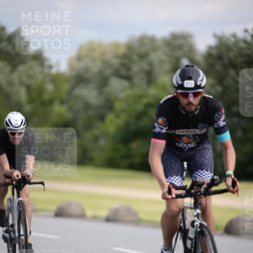 16.06.2024 - 26. Vierlanden-Triathlon Jannik Wohlers http://msf.ph/oto/6288688 16.06.2024 11:30:04 Radfahren 56, 202, 205, 212, 433, 498, 527, 547, 565 meine-sportfotos.de