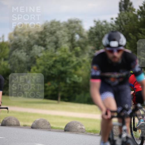 16.06.2024 - 26. Vierlanden-Triathlon Jannik Wohlers http://msf.ph/oto/6288729 16.06.2024 11:30:04 Radfahren 56, 202, 205, 212, 433, 498, 527, 547, 565 meine-sportfotos.de