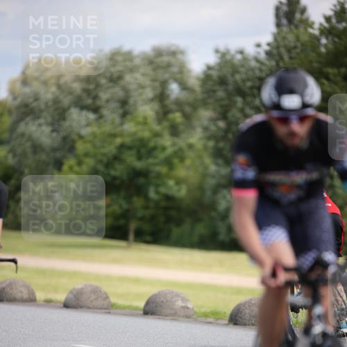 16.06.2024 - 26. Vierlanden-Triathlon Jannik Wohlers http://msf.ph/oto/6288739 16.06.2024 11:30:04 Radfahren 56, 202, 205, 212, 433, 498, 527, 547, 565 meine-sportfotos.de