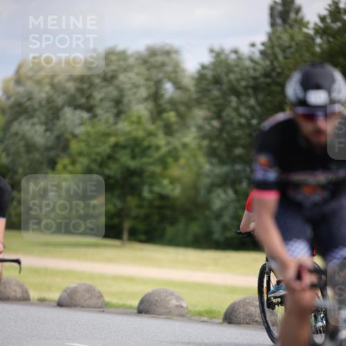 16.06.2024 - 26. Vierlanden-Triathlon Jannik Wohlers http://msf.ph/oto/6288753 16.06.2024 11:30:04 Radfahren 56, 202, 205, 212, 433, 498, 527, 547, 565 meine-sportfotos.de