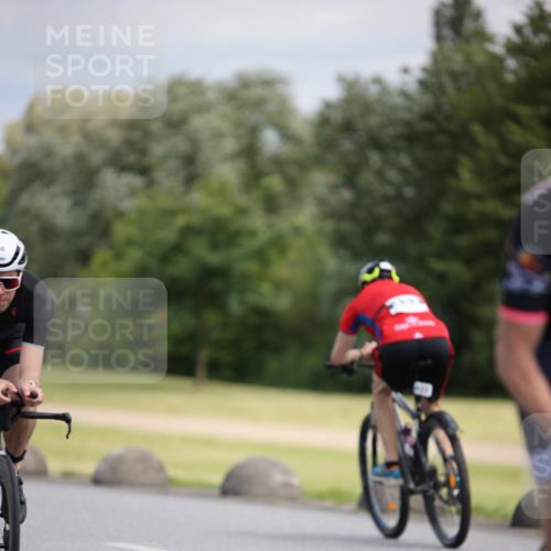 16.06.2024 - 26. Vierlanden-Triathlon Jannik Wohlers http://msf.ph/oto/6288779 16.06.2024 11:30:04 Radfahren 56, 202, 205, 212, 433, 498, 527, 547, 565 meine-sportfotos.de