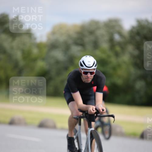 16.06.2024 - 26. Vierlanden-Triathlon Jannik Wohlers http://msf.ph/oto/6288856 16.06.2024 11:30:04 Radfahren 56, 202, 205, 212, 433, 498, 527, 547, 565 meine-sportfotos.de