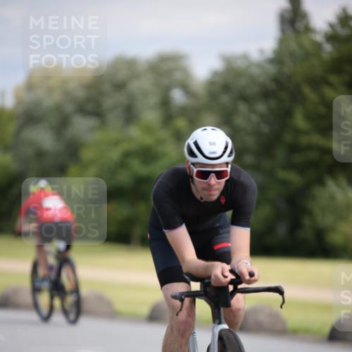 16.06.2024 - 26. Vierlanden-Triathlon Jannik Wohlers http://msf.ph/oto/6289103 16.06.2024 11:30:05 Radfahren 56, 202, 205, 212, 433, 498, 527, 547, 565 meine-sportfotos.de