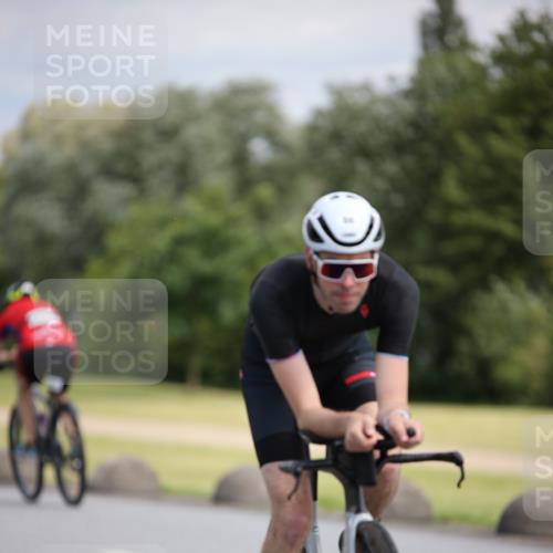 16.06.2024 - 26. Vierlanden-Triathlon Jannik Wohlers http://msf.ph/oto/6289113 16.06.2024 11:30:05 Radfahren 56, 202, 205, 212, 433, 498, 527, 547, 565 meine-sportfotos.de