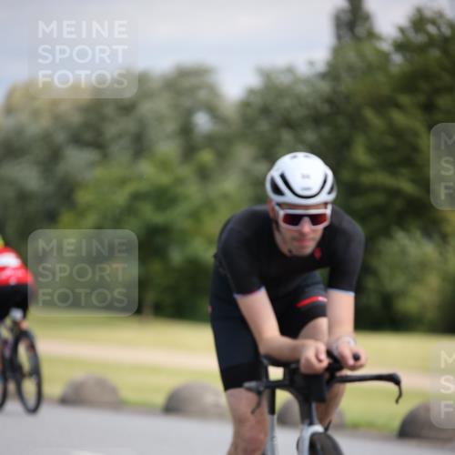16.06.2024 - 26. Vierlanden-Triathlon Jannik Wohlers http://msf.ph/oto/6289118 16.06.2024 11:30:05 Radfahren 56, 202, 205, 212, 433, 498, 527, 547, 565 meine-sportfotos.de