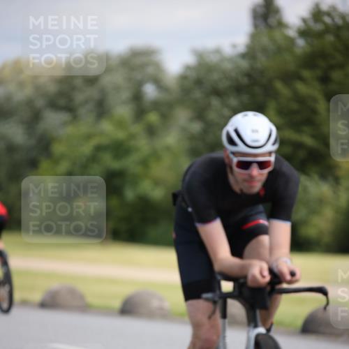 16.06.2024 - 26. Vierlanden-Triathlon Jannik Wohlers http://msf.ph/oto/6289127 16.06.2024 11:30:05 Radfahren 56, 202, 205, 212, 433, 498, 527, 547, 565 meine-sportfotos.de