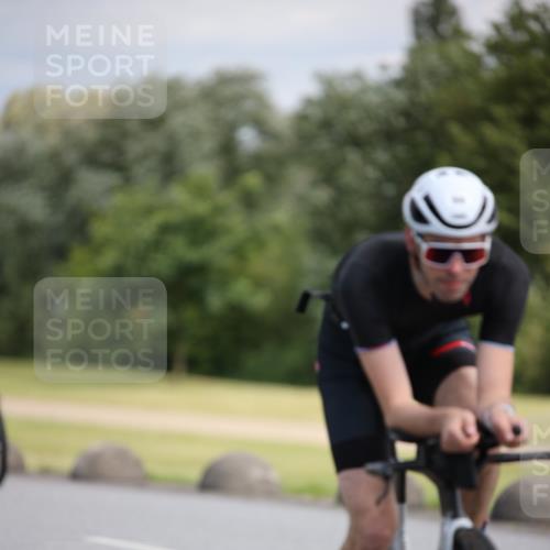 16.06.2024 - 26. Vierlanden-Triathlon Jannik Wohlers http://msf.ph/oto/6289142 16.06.2024 11:30:05 Radfahren 56, 202, 205, 212, 433, 498, 527, 547, 565 meine-sportfotos.de