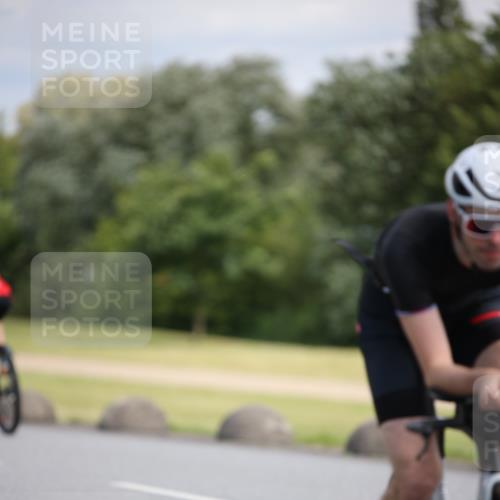16.06.2024 - 26. Vierlanden-Triathlon Jannik Wohlers http://msf.ph/oto/6289151 16.06.2024 11:30:05 Radfahren 56, 202, 205, 212, 433, 498, 527, 547, 565 meine-sportfotos.de